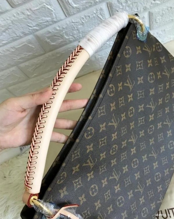 WIS ARTSY LOUIS VUITTON MM BAG 0116